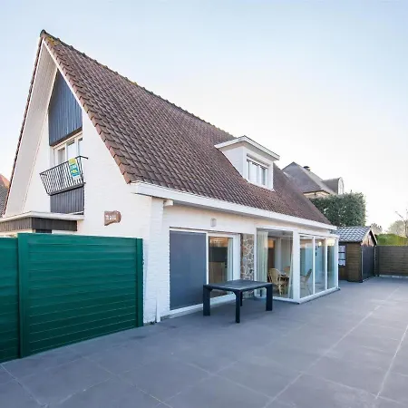 Malu Located In The Heart Of Villa *